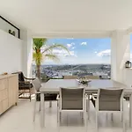 Luxury 2 Bed With Sea View *