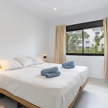 Luxury 2 Bed With Sea View Apartament Estepona