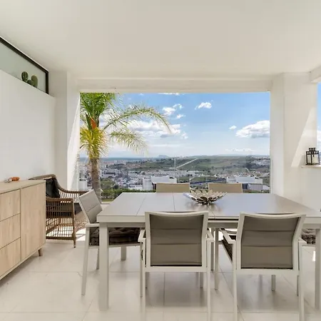 Luxury 2 Bed With Sea View *