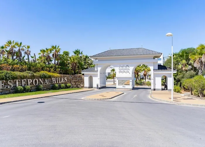 Апартаменти Luxury 2 Bed With Sea View