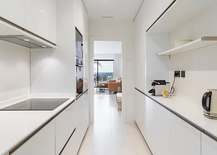 דירה Luxury 2 Bed With Sea View אסטפונה