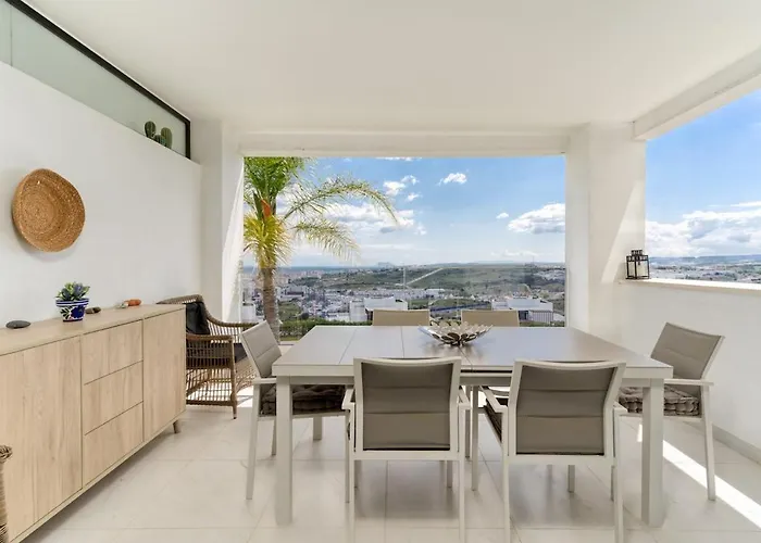 Luxury 2 Bed With Sea View *